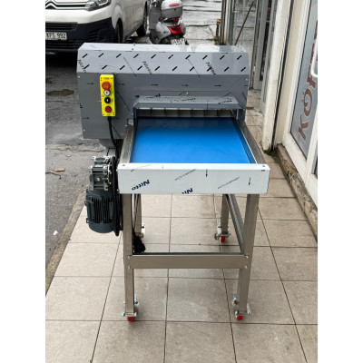 Sönmez Çift Motor Bantlı Et Paylama Parçalama Makinesi Sönmez Çift Motor Bantlı Et Paylama Parçalama Makinesi